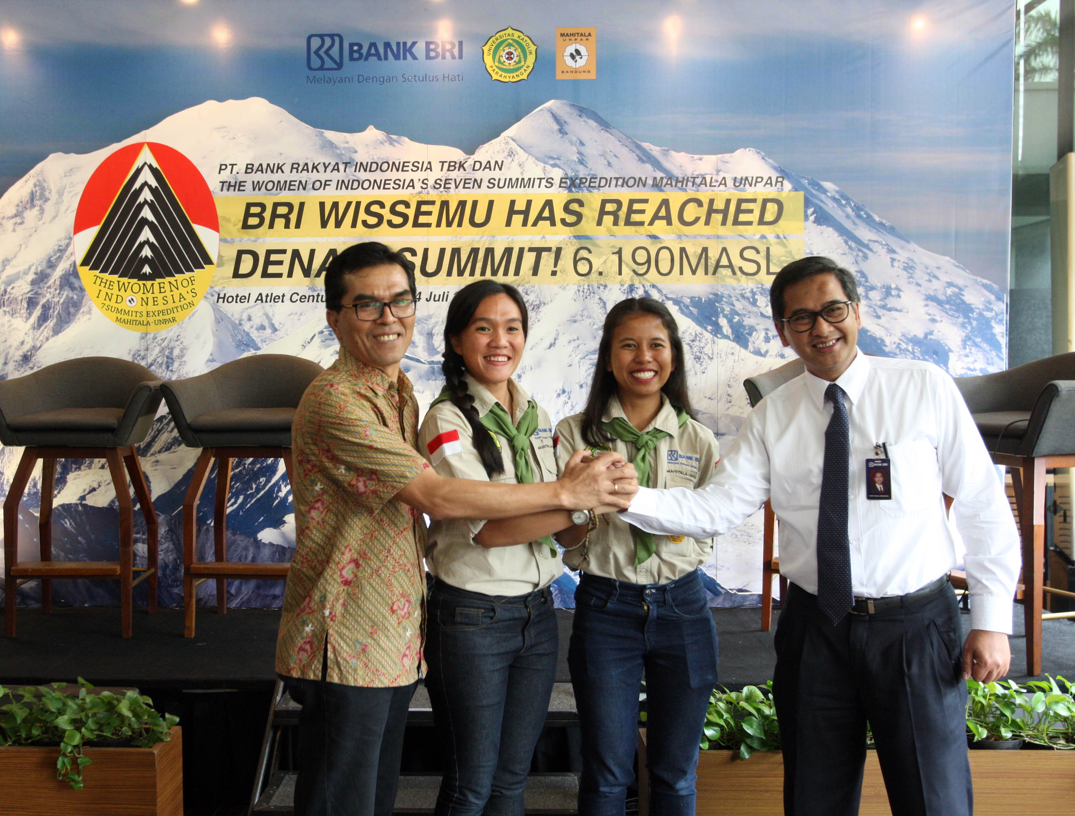 Rektor Unpar Mangandar Situmorang (paling kiri)