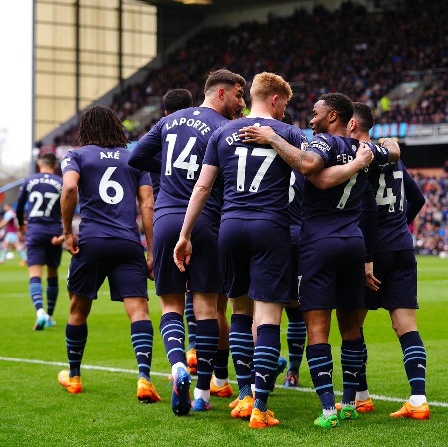 Pemain Manchester City merayakan kemenangan atas Burnley