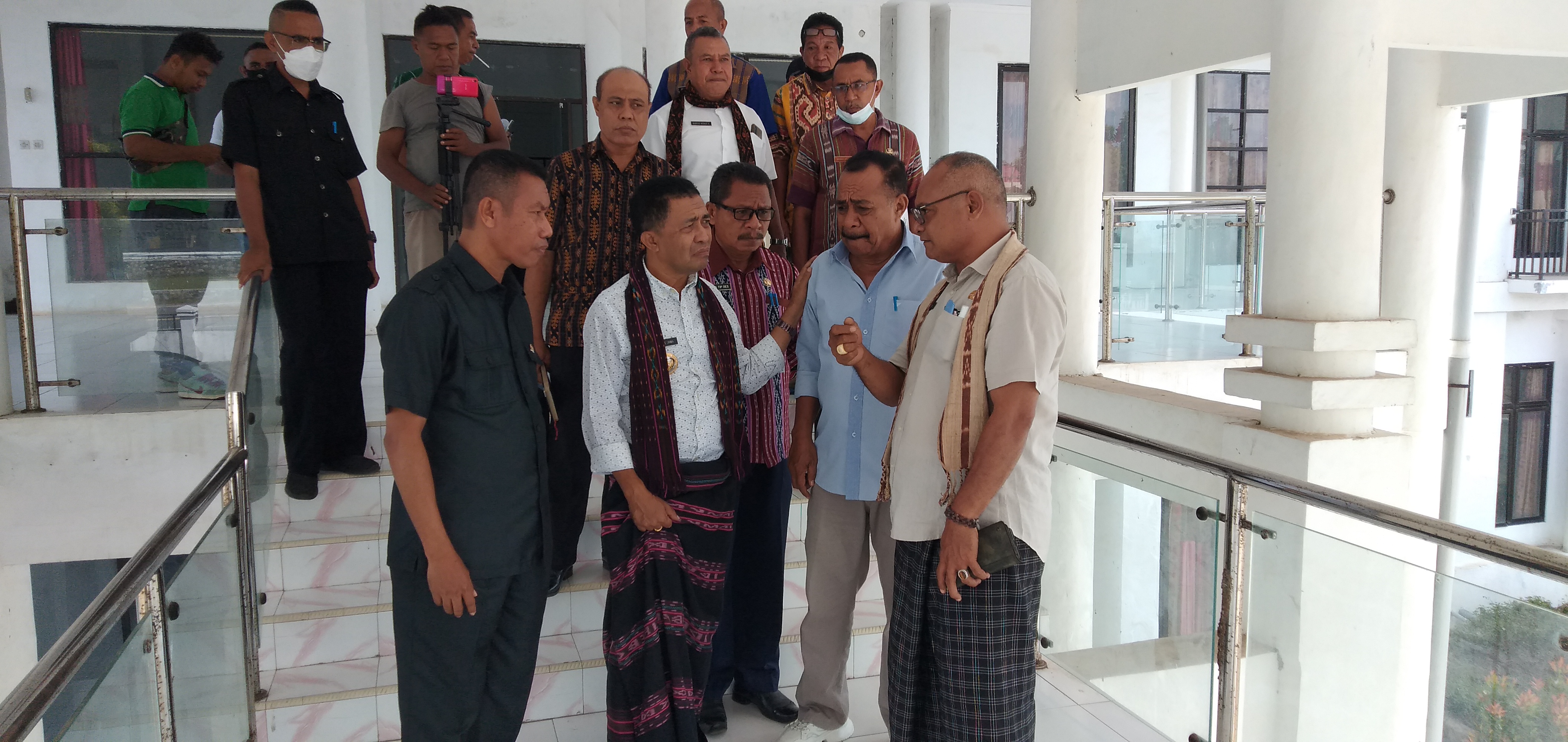 Pj Bupati Lembata Marsianus Jawa mengunjungi pimpinan dan anggota DPRD 