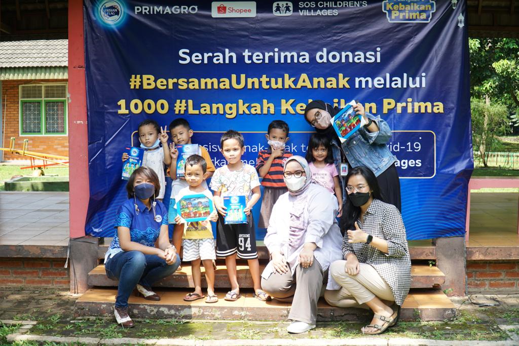 Acara serah terima donasi beasiswa dari PT Frisian Flag Indonesia dan Shopee bagi anak-anak yang terdampak covid-19.