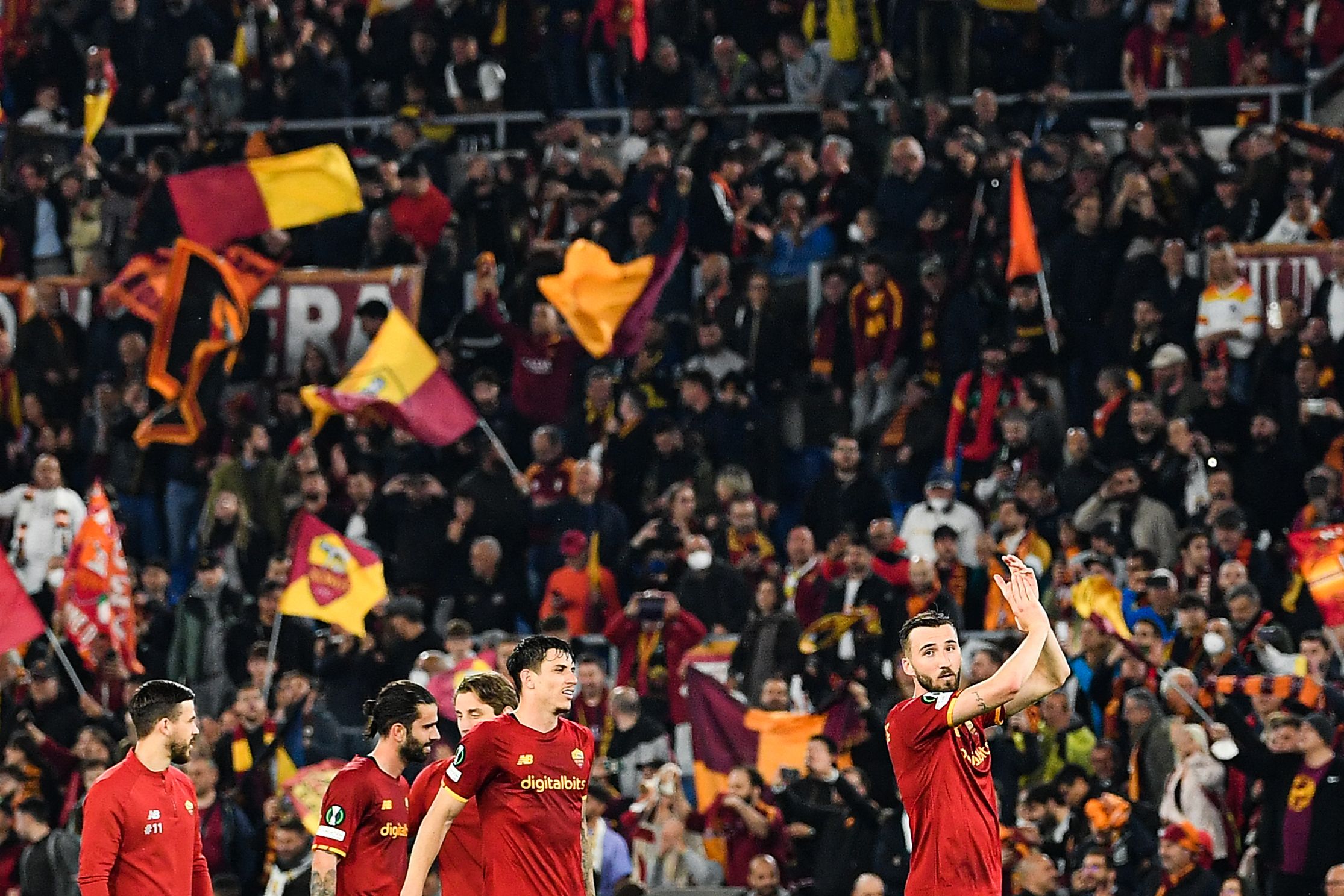 Pemain AS Roma saat merayakan kemenangan di babak semifinal Liga Konferensi UEFA.