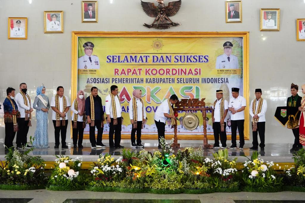 Rapat Koordinator Wilayah Apkasi Provinsi Lampung di Gedung Sesat Agung Rumah Dinas Bupati Lampung Tengah, Rabu (25/5). 