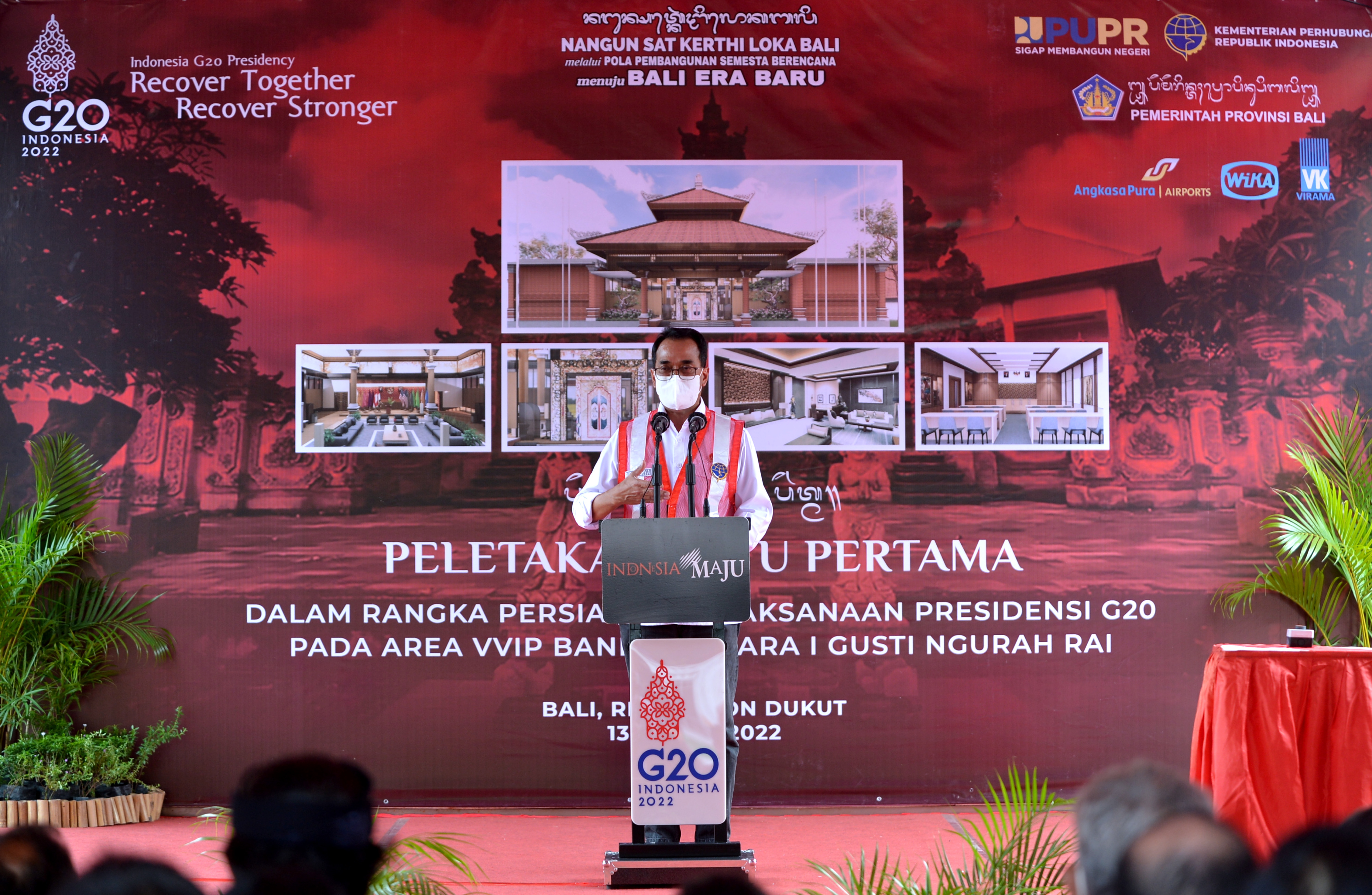 Momen peletakan batu pertama pembangunan terminal VVIP Bandara I Gusti Ngurah Rai, Bali