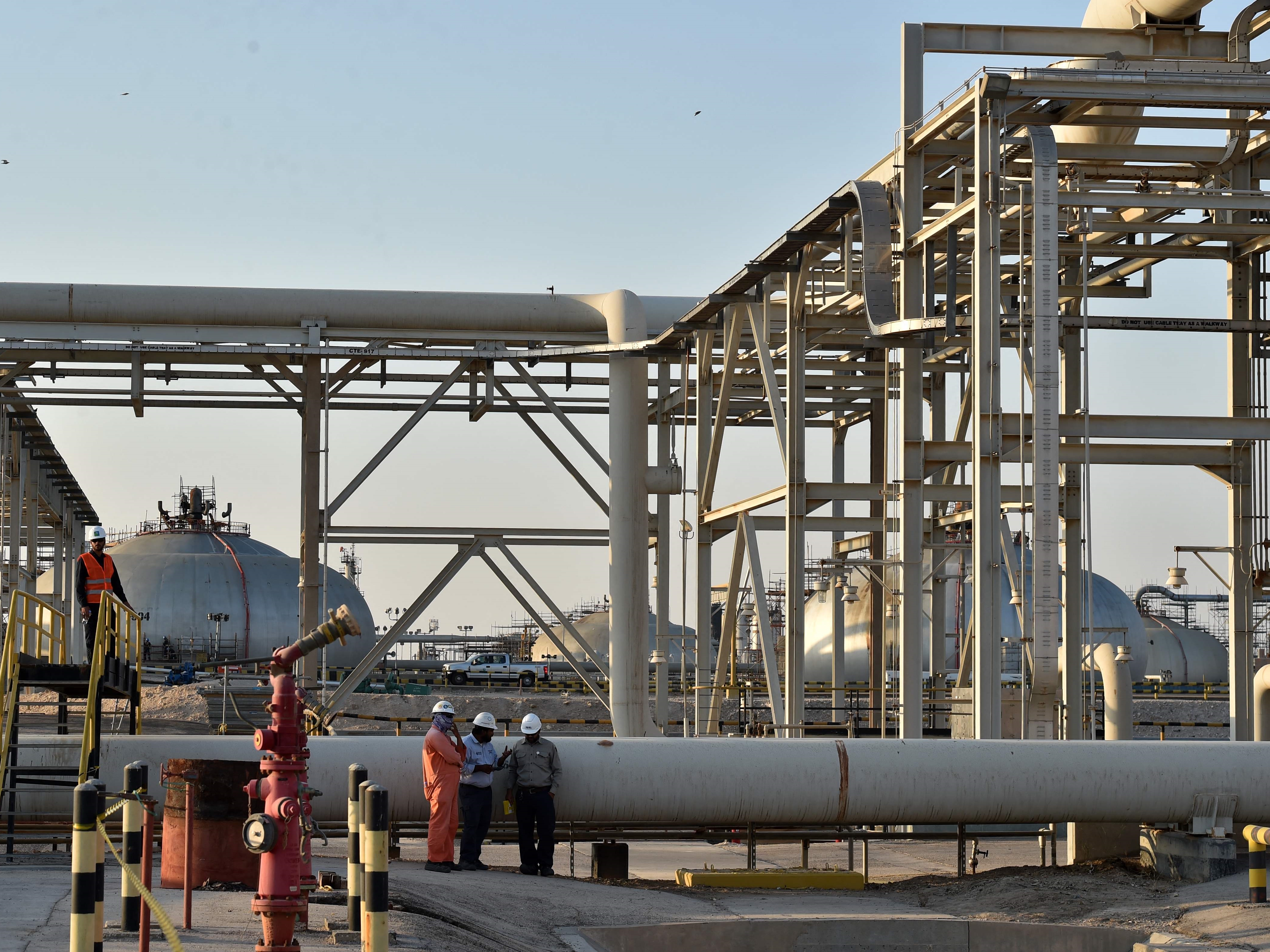 Pabrik pengolahan minyak Abqaiq milik Saudi Aramco.