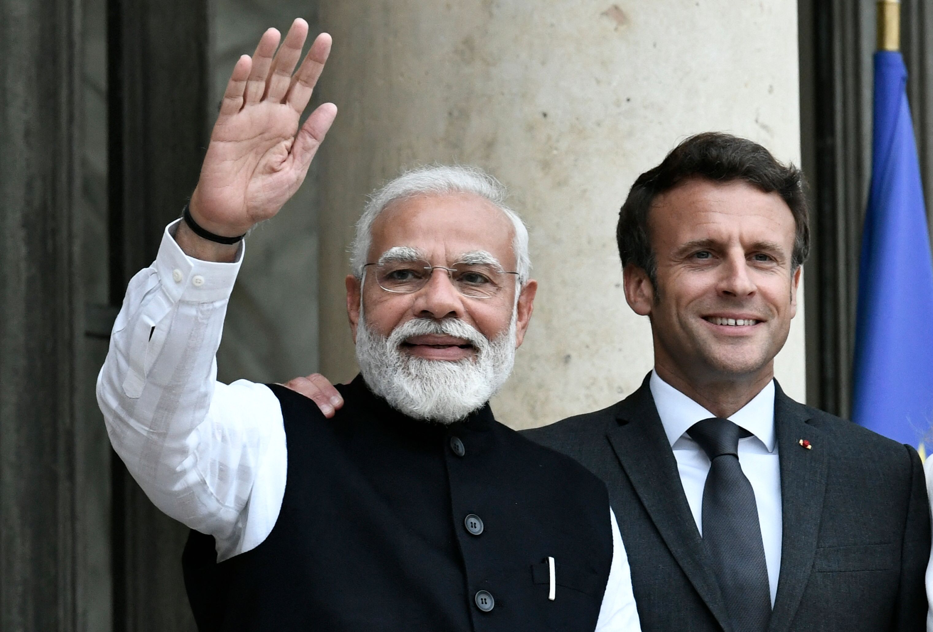 Perdana Menteri India Narendra Modi (kiri) dan Presiden Prancis Emmanuel Macron
