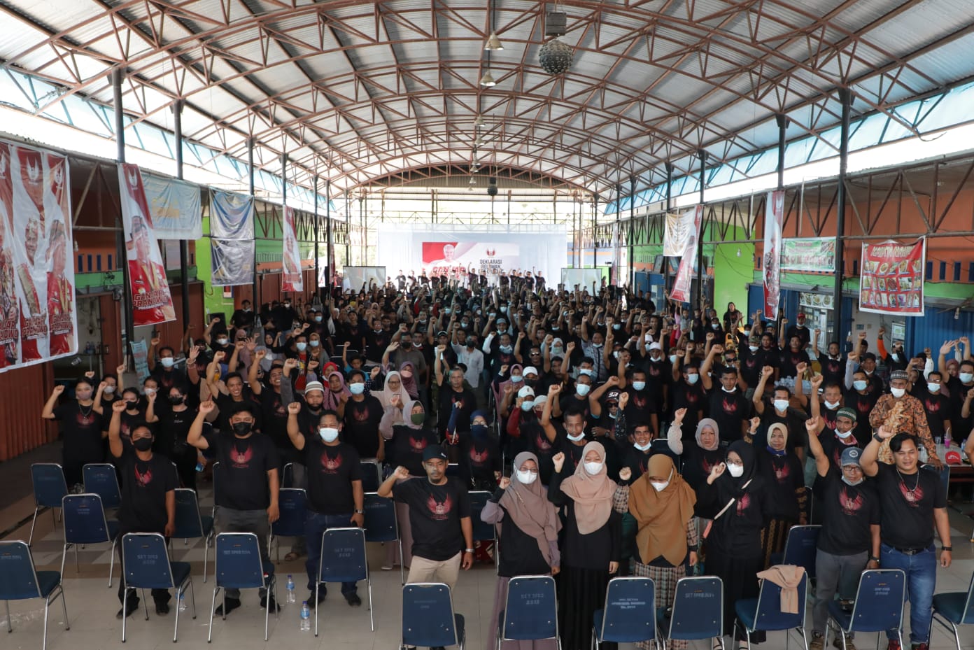 Masyarakat di Kalbar yang tergabung dalam Des Ganjar menyatakan dukungan terhadap Gubernur Jateng Ganjar Pranowo di Pilpres 2024, Jumat (13/