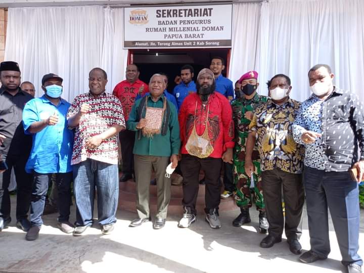 Rumah Milenial DOMAN Papua Barat diresmikan Ketua DPW Partai NasDem Papua Barat Drs.Dominggus Mandacan didampingi Bupati Sorong Dr.Johny Kam