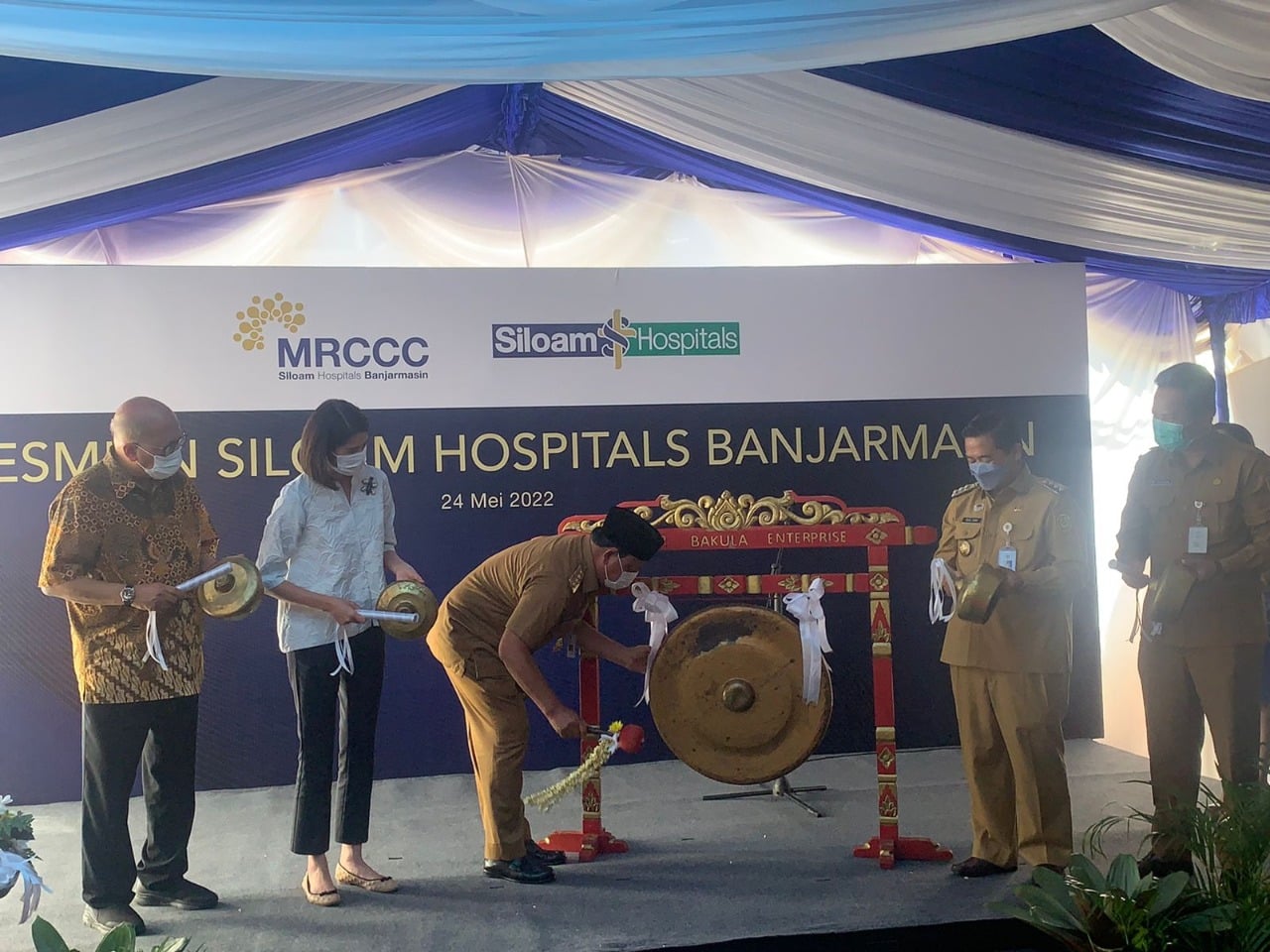 Gubernur Kalsel H Sahbirin Noor dan Wali Kota Banjarmasin H Ibnu Sina meresmikan Siloam Hospitals Banjarmasin pada Selasa (24/5).