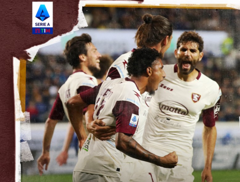 Pemain Salernitana melakukan selebrasi usai mencetak gol ke gawang Atalanta di laga Serie A.