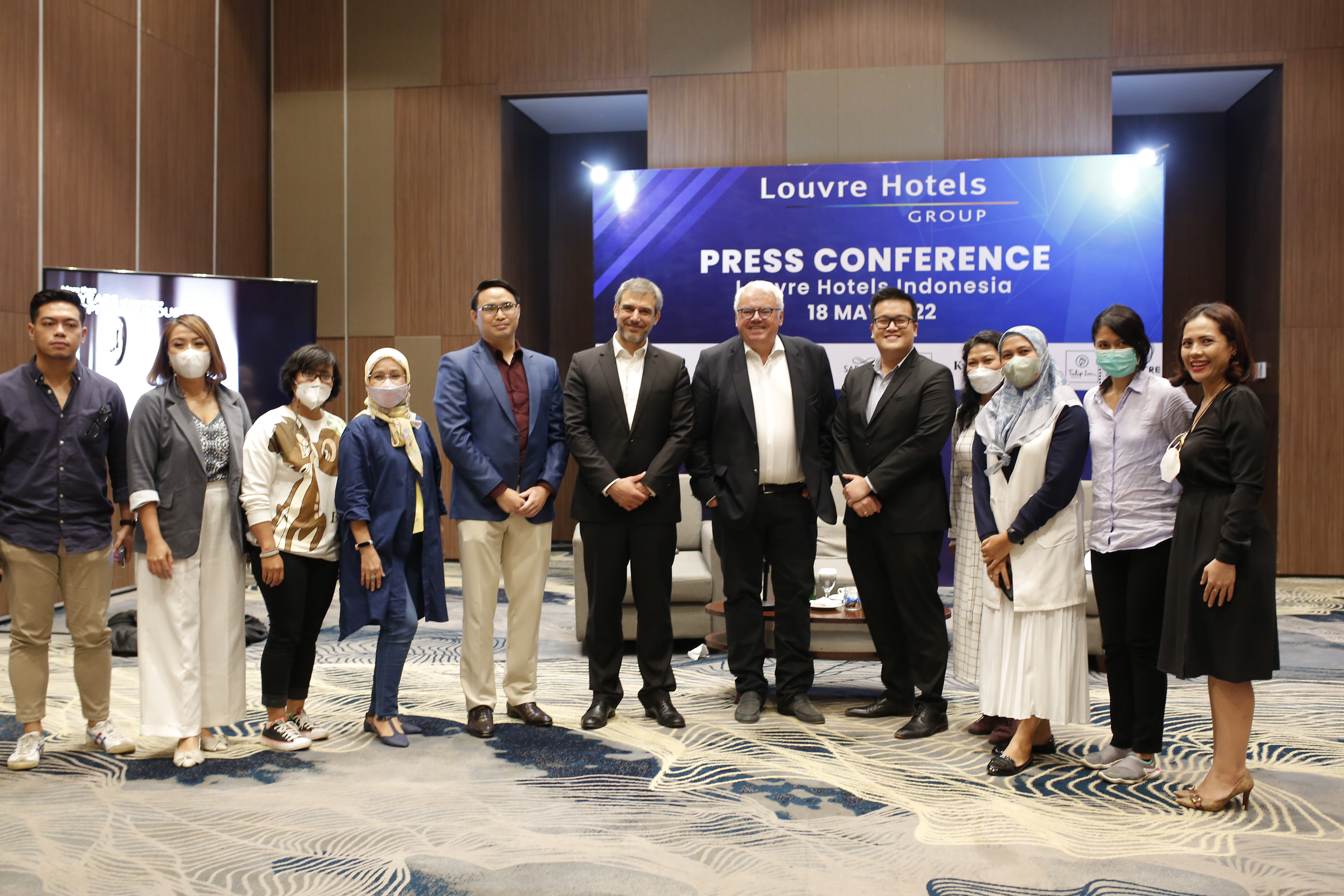 Konferens pers Louvre Hotel.