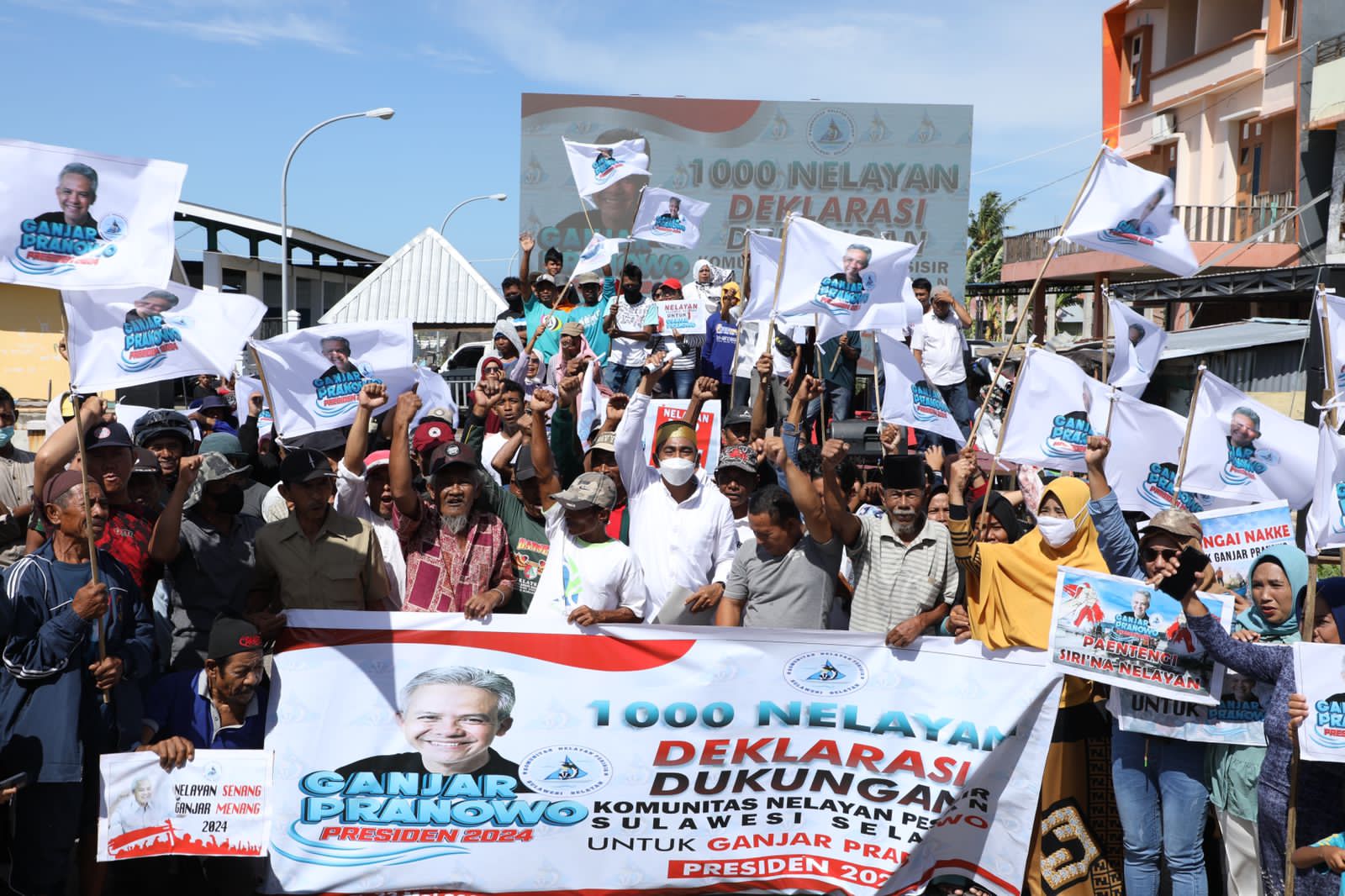 Komunitas Nelayan Pesisir Sulawesi Selatan menyatakan dukungan untuk Ganjar Pranowo menjadi Presiden Indonesia 2024, Minggu (22/5/2022)