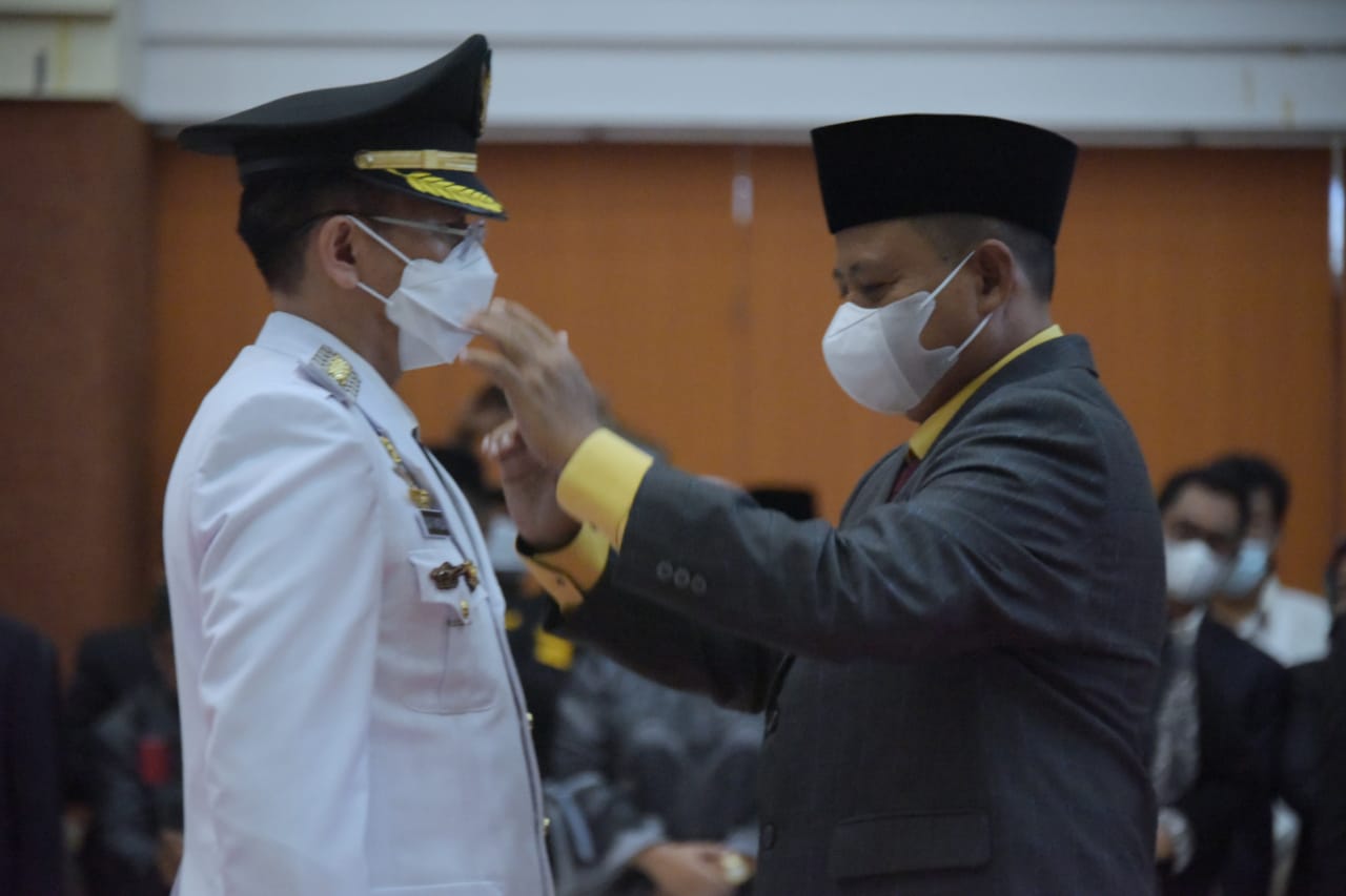 Wakil Gubernur Jabar Uu Ruzhanul Ulum melantik Dani Ramdan sebagai Pj Bupati Bekasi