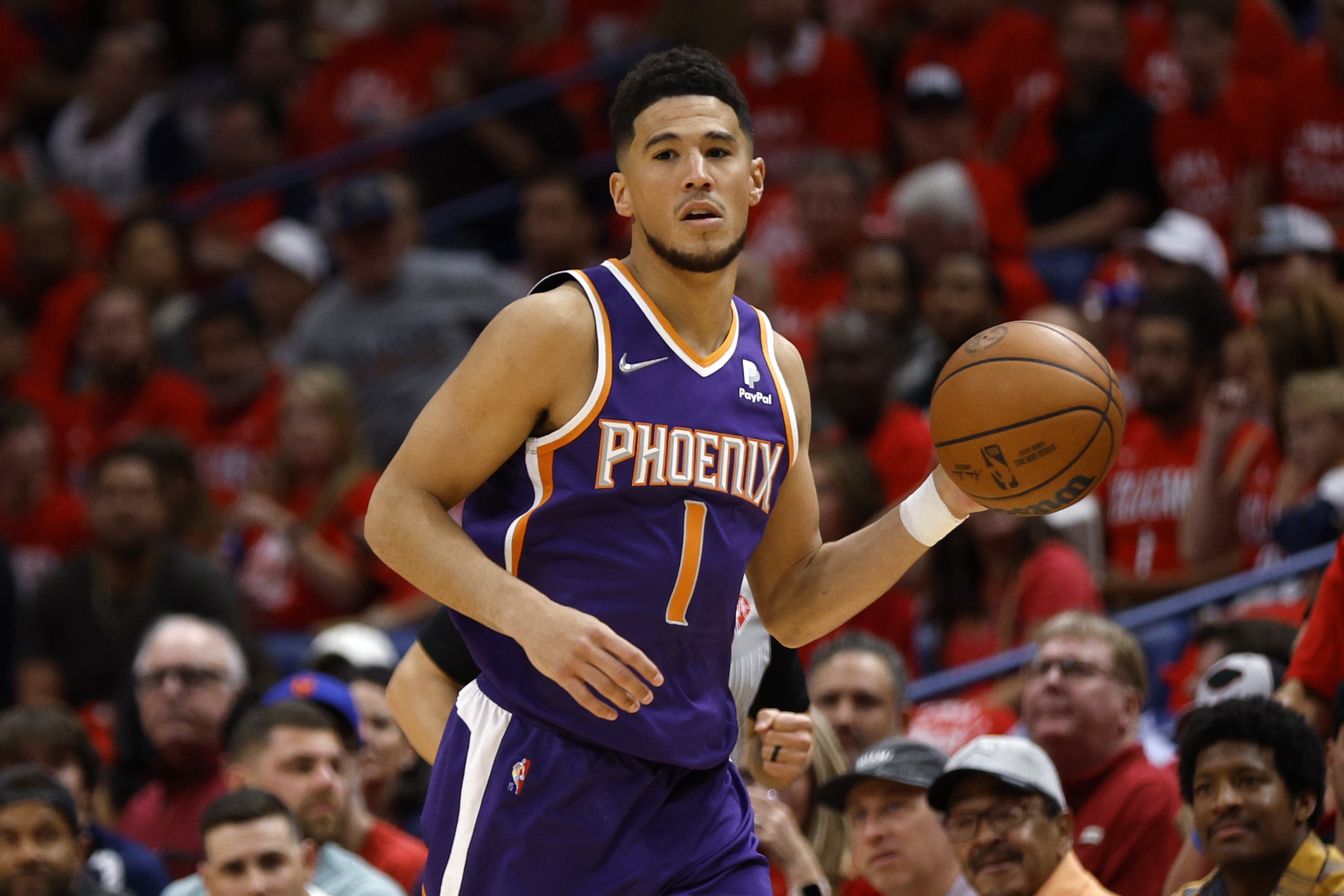 Pemain Phoenix Suns Devin Booker