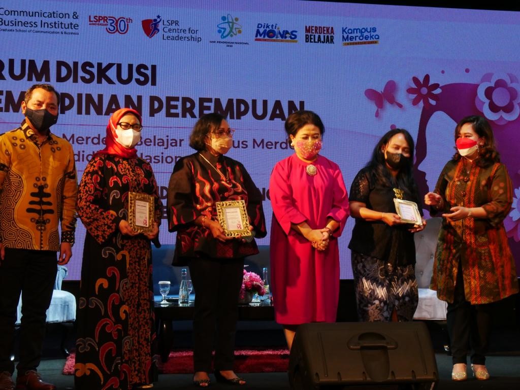 Sekitar 56% dari keseluruhan mahasiswa Indonesia mencapai 8,5 juta merupakan perempuan.