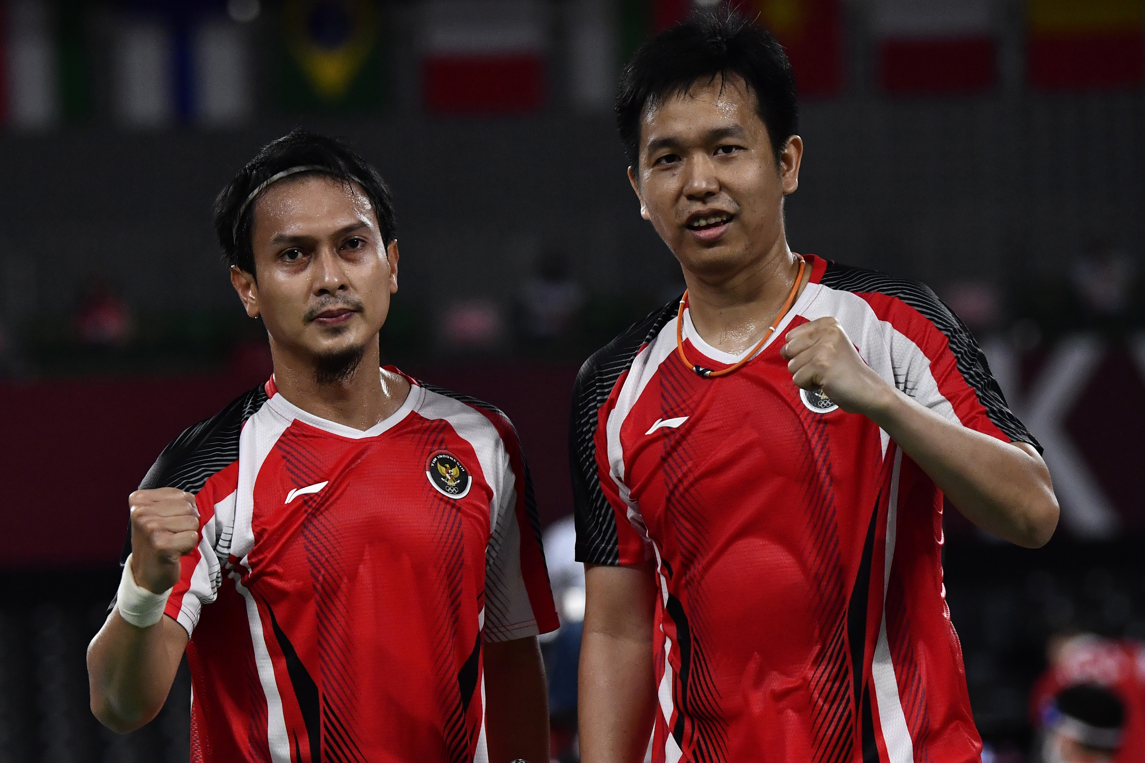 Kapten tim Piala Thomas Indonesia Hendra Setiawan (kanan)