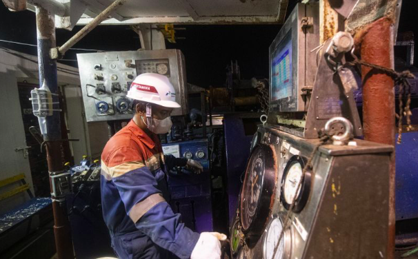 Pekerja Pertamina EP (PEP) Limau Field mengebor Sumur KRG PA-1.