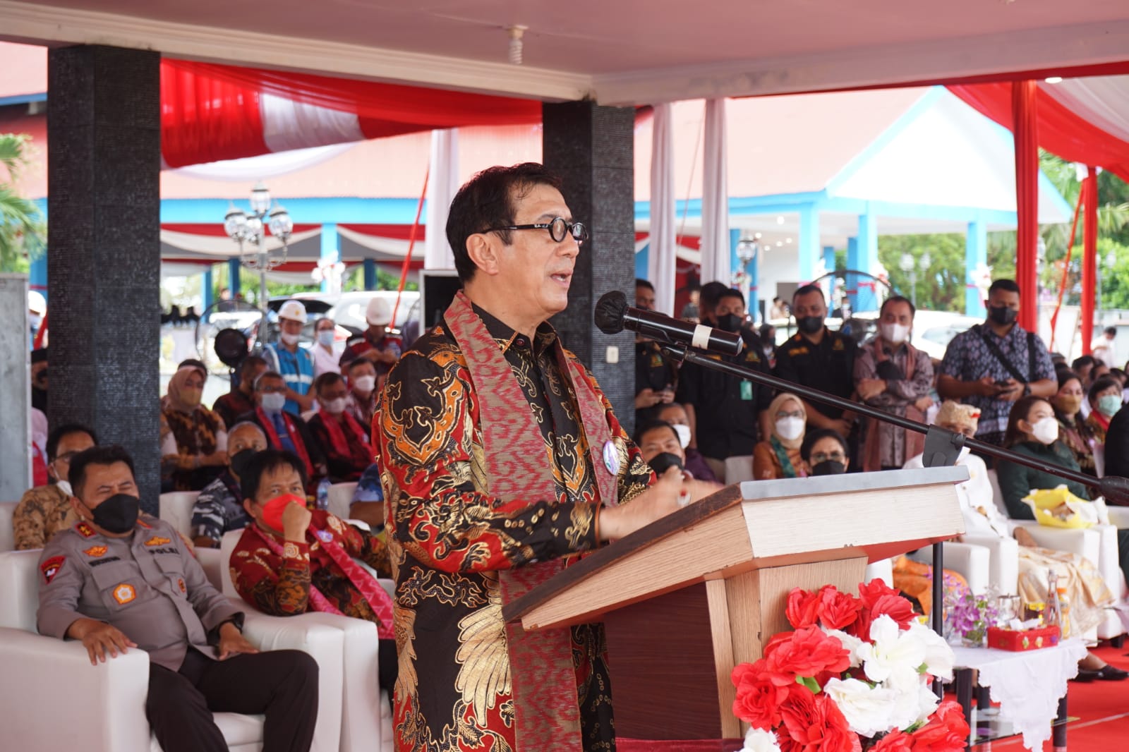 Menteri Hukum dan HAM Yasonna H Laoly menghadiri perayaan Paskah Nasional di Sulawesi Utara