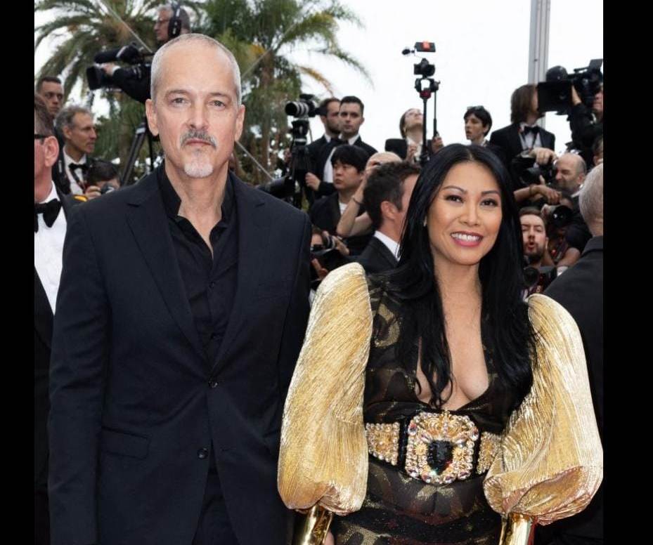 Penyanyi asal Indonesia Anggun C Sasmi hadir di Festival Film Cannes 2022. 