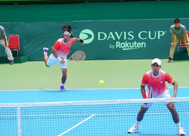 Duet petenis Indonesia Christopher Rungkat dan Muhammad Rifqi Fitriadi kala tampil di Piala Davis melawan Venezuela.