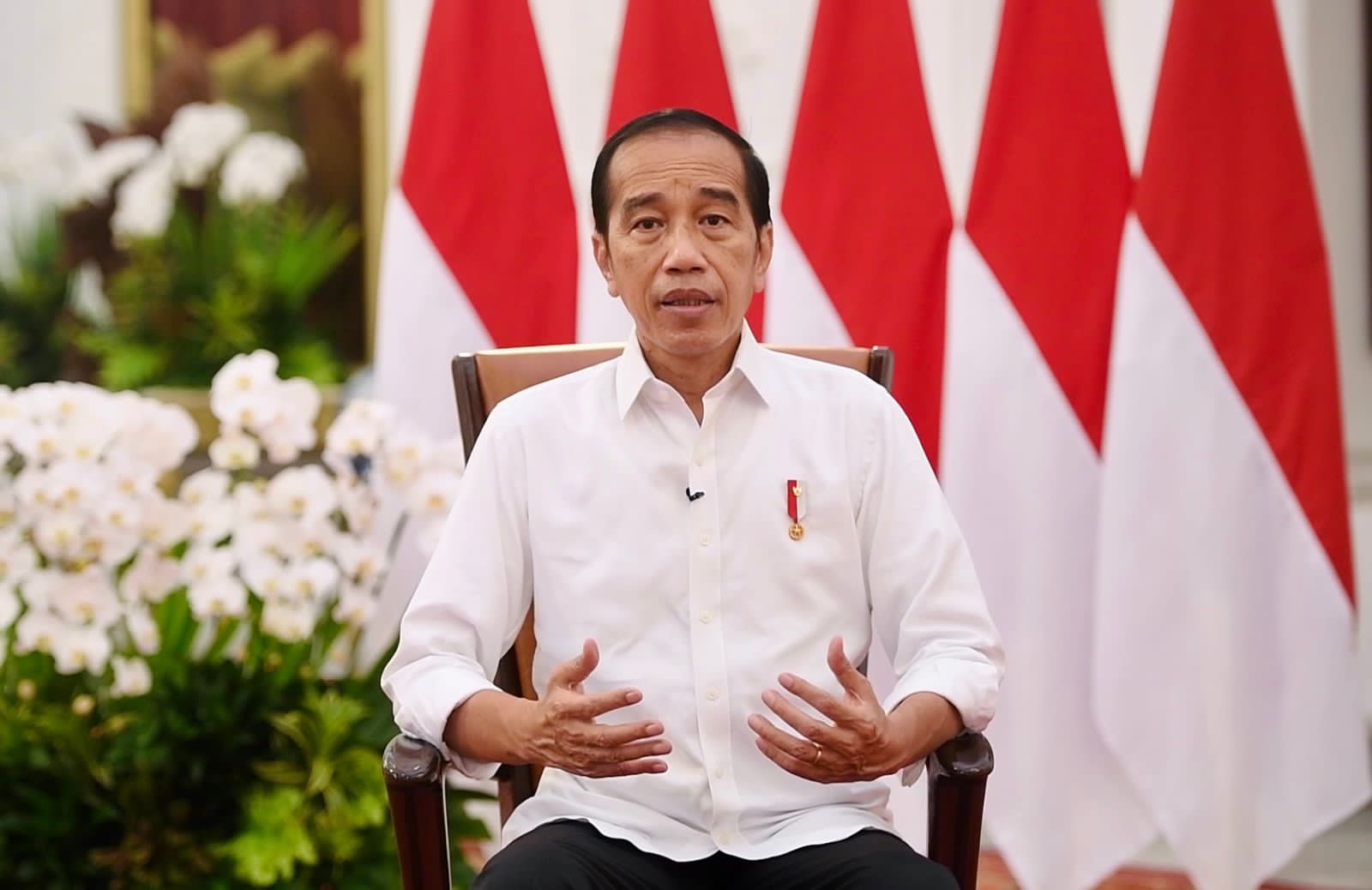 Presiden Jokowi saat menyampaikan keterangan pers.