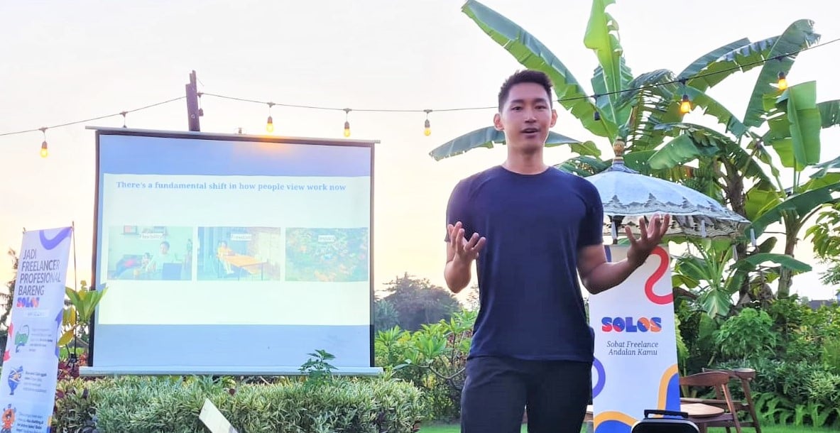  Ricky Willianto, CEO Solos, saat memberi pemaparan tentang platform e-commerce Solos.