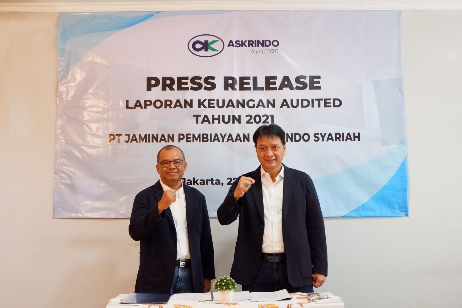 Plt Direktur Utama Askrindo Syariah, Subagio Istiarno (kanan) dan Direktur Pemasaran, Aviantono Yudihariadi (kiri).