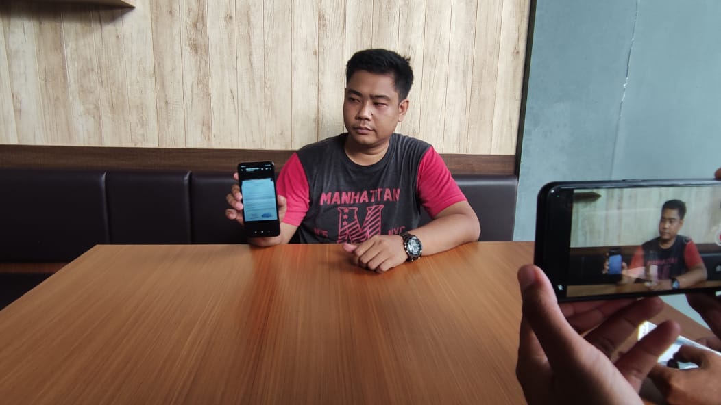  Erick Eko Priyambodo,  pemilik PT Putra Samudera Indonesia yang diteror debt collector suruhan perusahaan pinjol