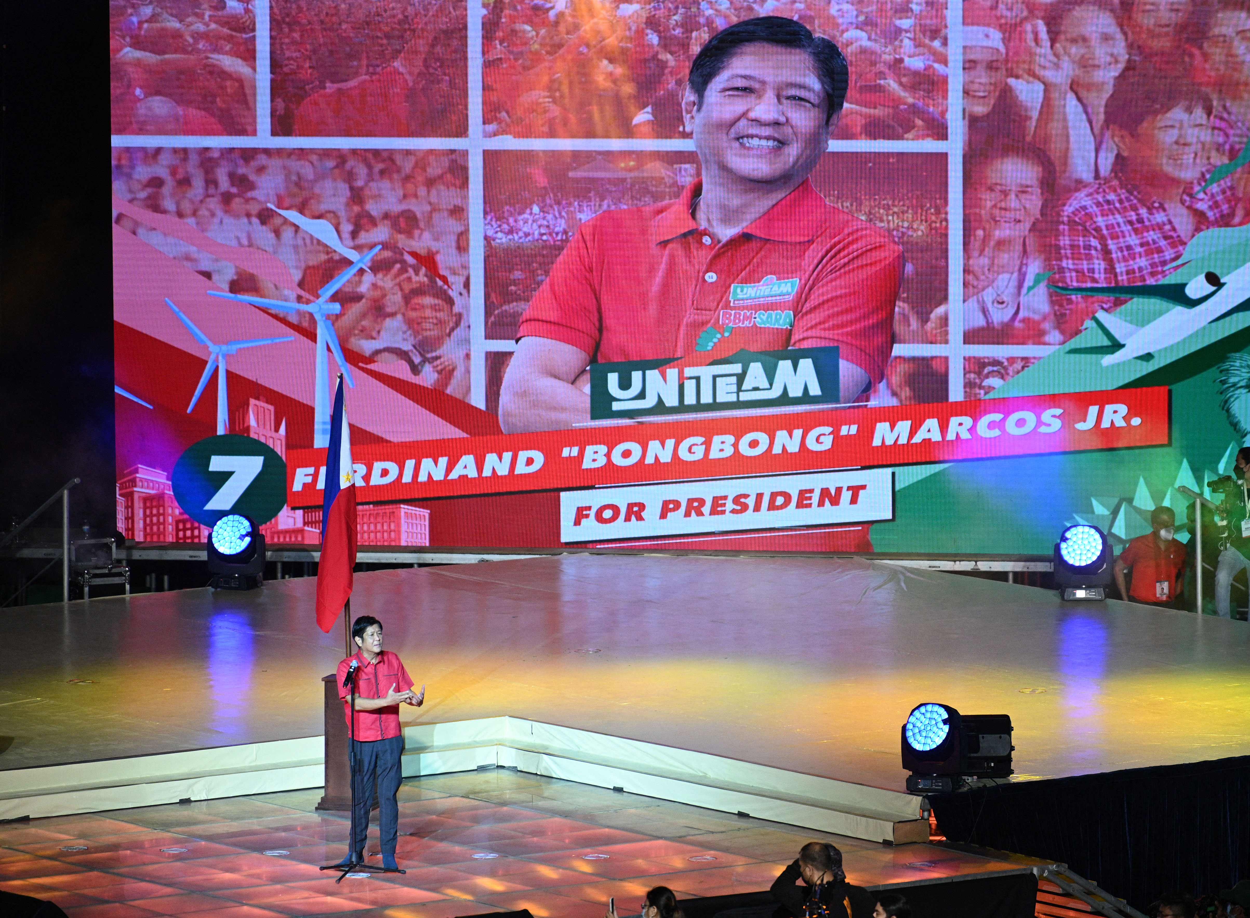 Calon Presiden Ferdinand Marcos Junior atau dikenal dengan Bongbong saat melakukan kampanye di Kota Bocaue, Provinsi Bulacan, Filipina.  