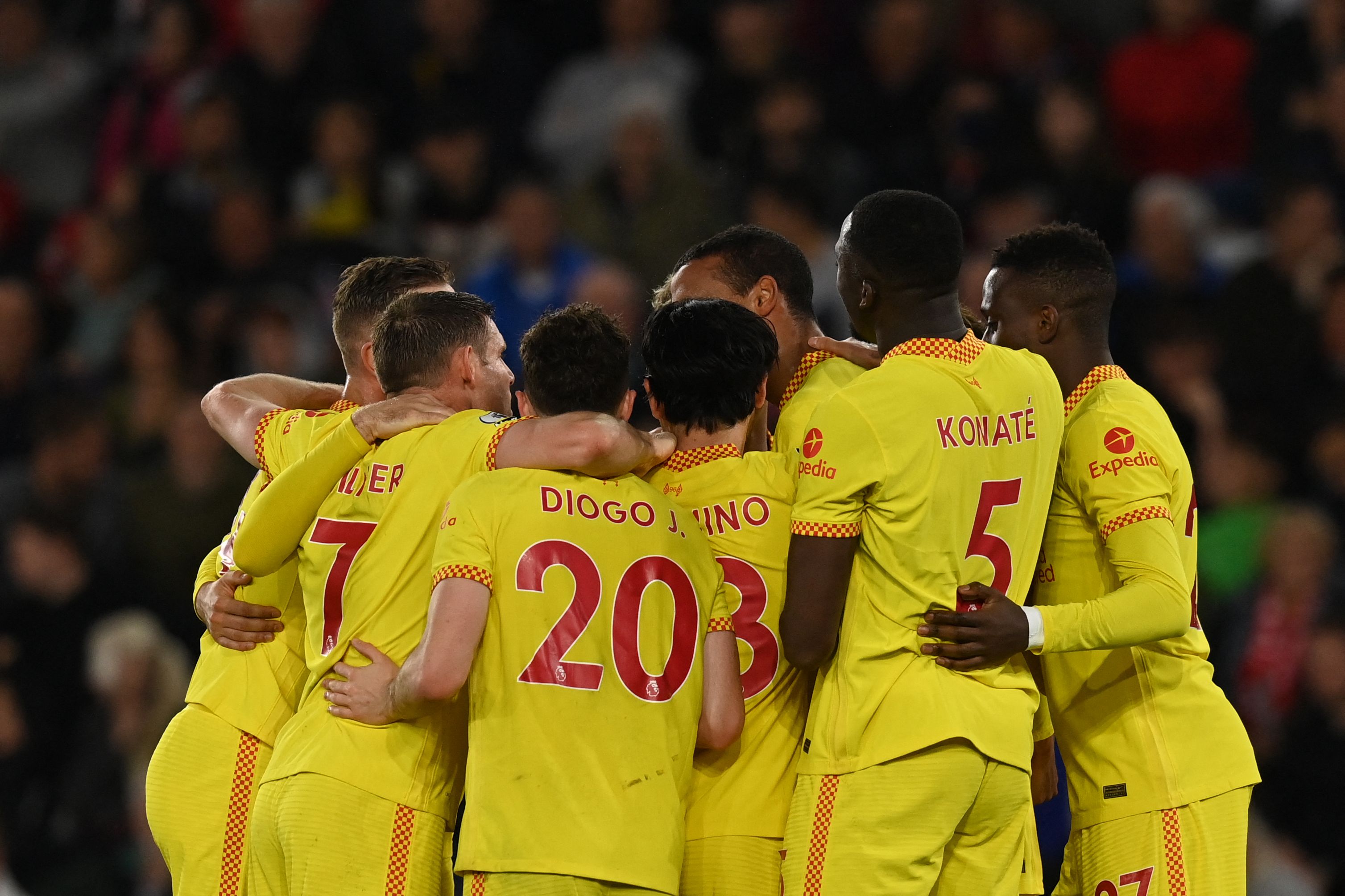 Para pemain Liverpool melakukan selebrasi usai mencetak gol ke gawang Southampton di laga Liga Primer Inggris.