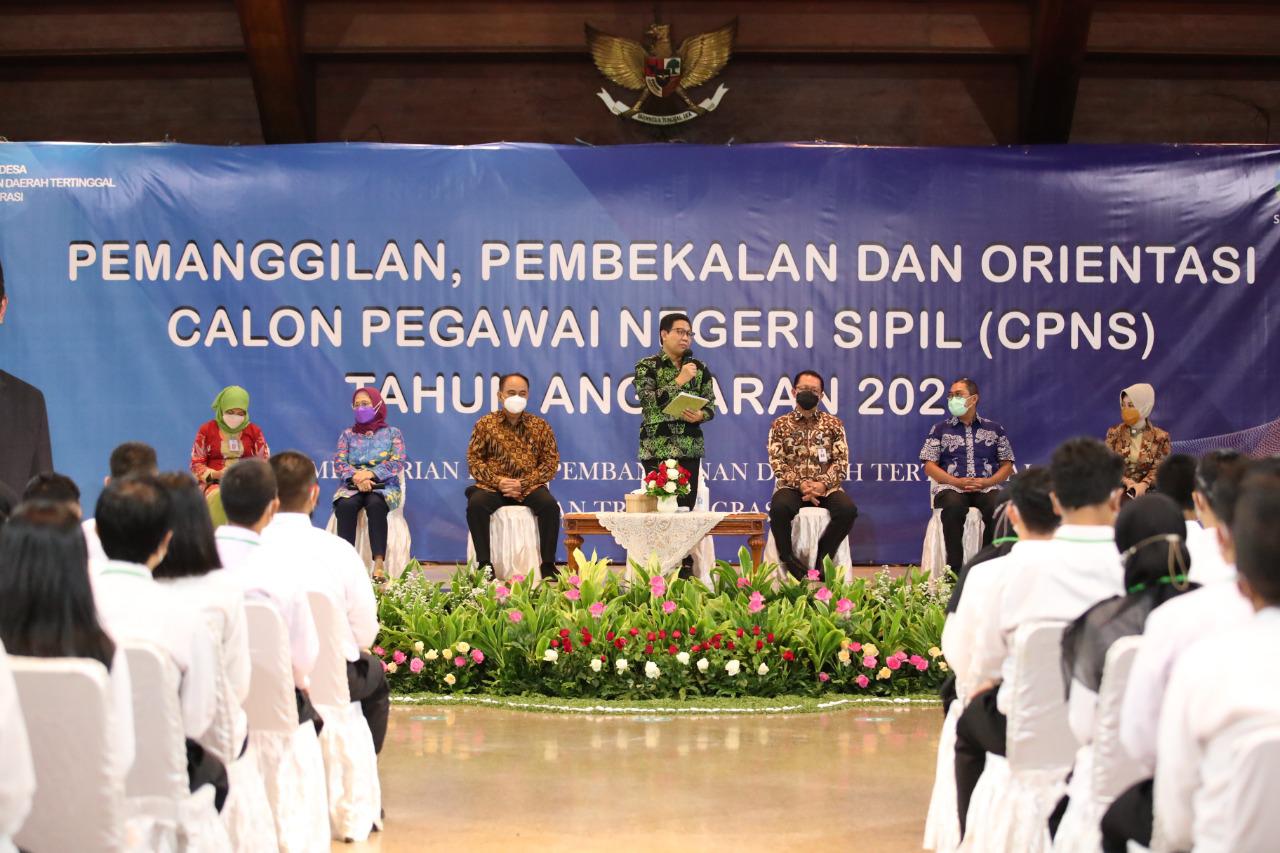 Mendes PDTT Abdul Halim Iskandar memberikan pengarahan pada acara Pemanggilan, Pembekalan dan Orientasi CPNS Tahun Anggaran 2021 di Jakarta.