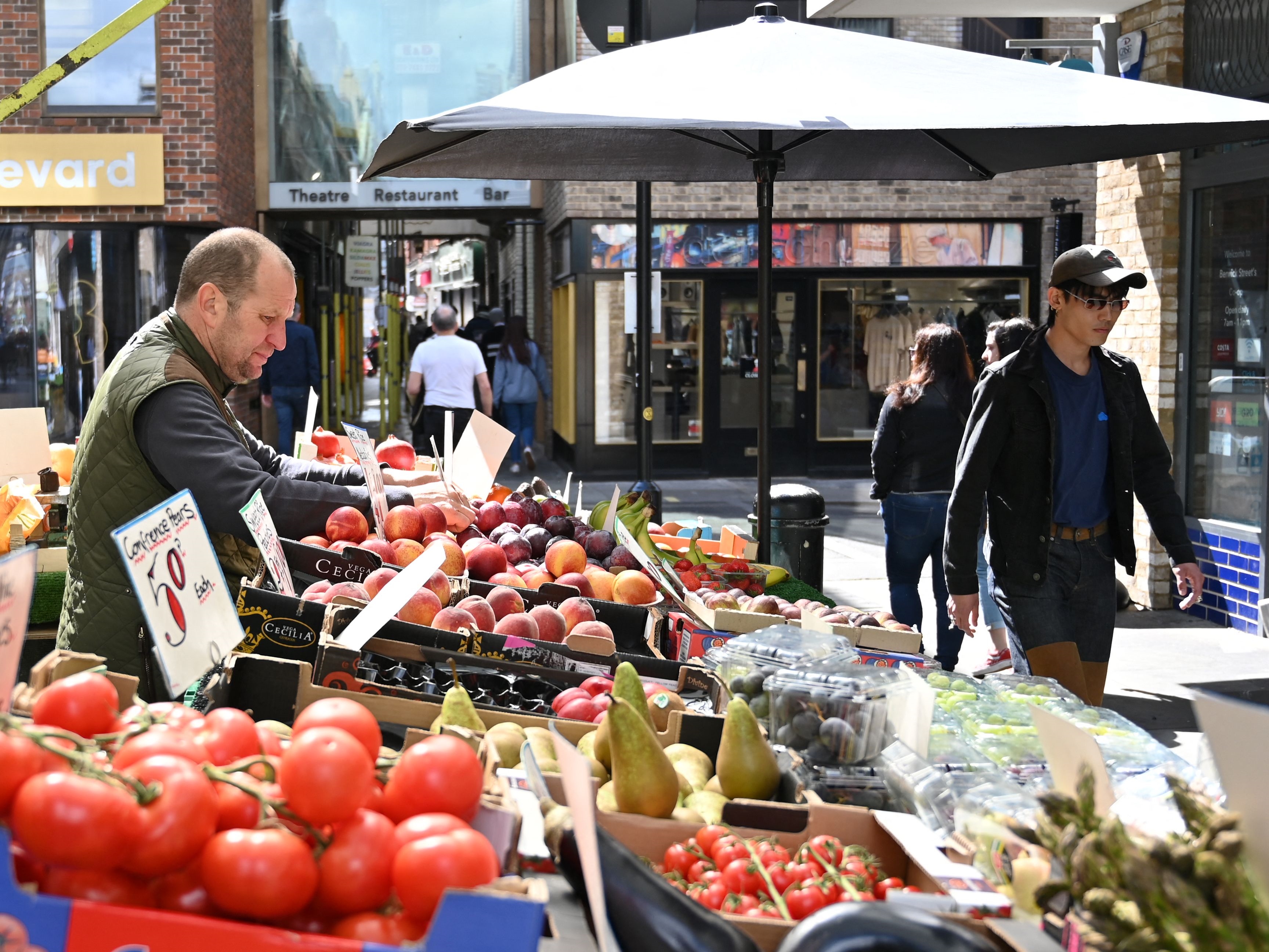 Penjualan Ritel Inggris Bangkit tapi Prospek Suram