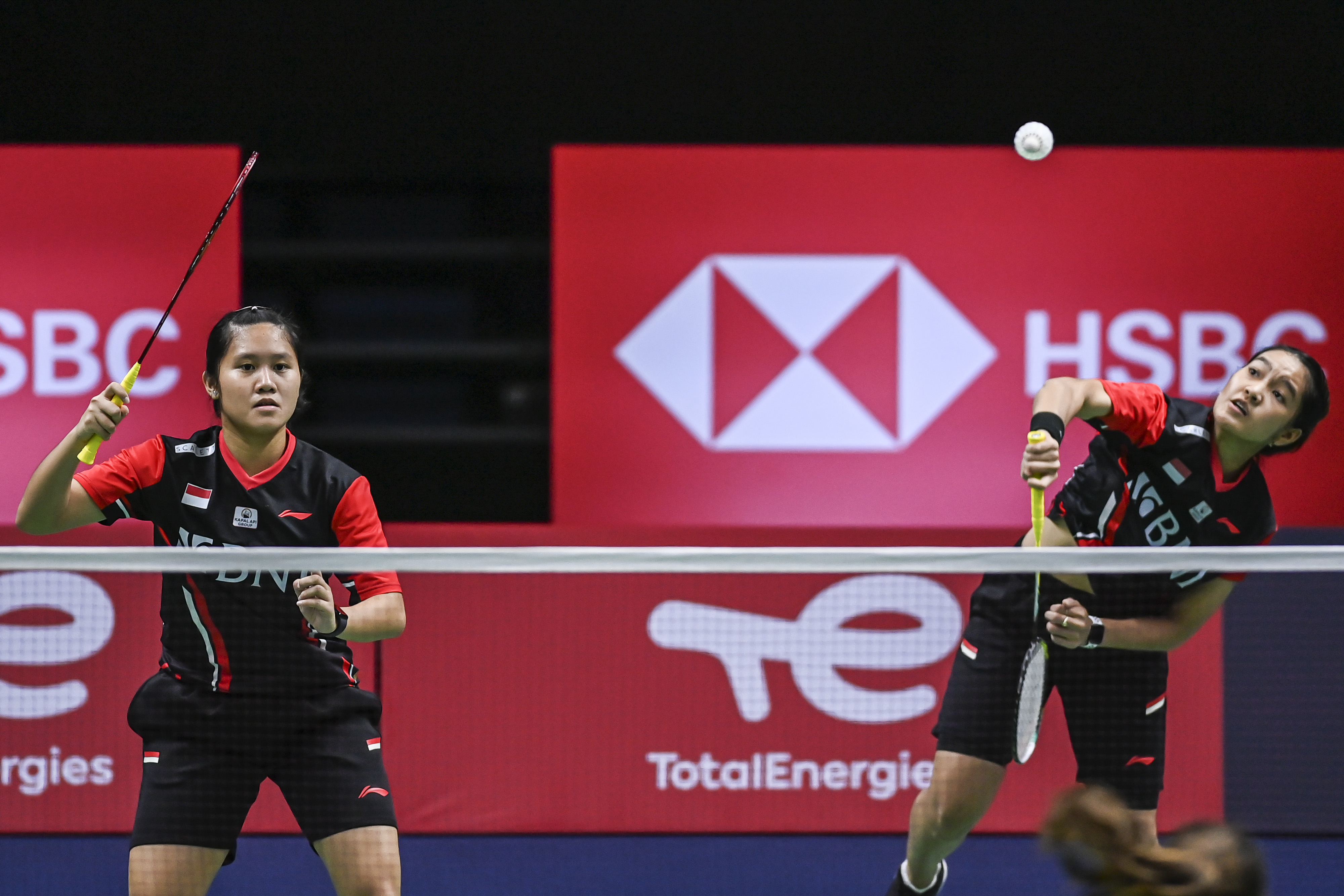 Nita/Lanny menang atas ganda putri Jerman dengan skor 21-10 dan 21-10.