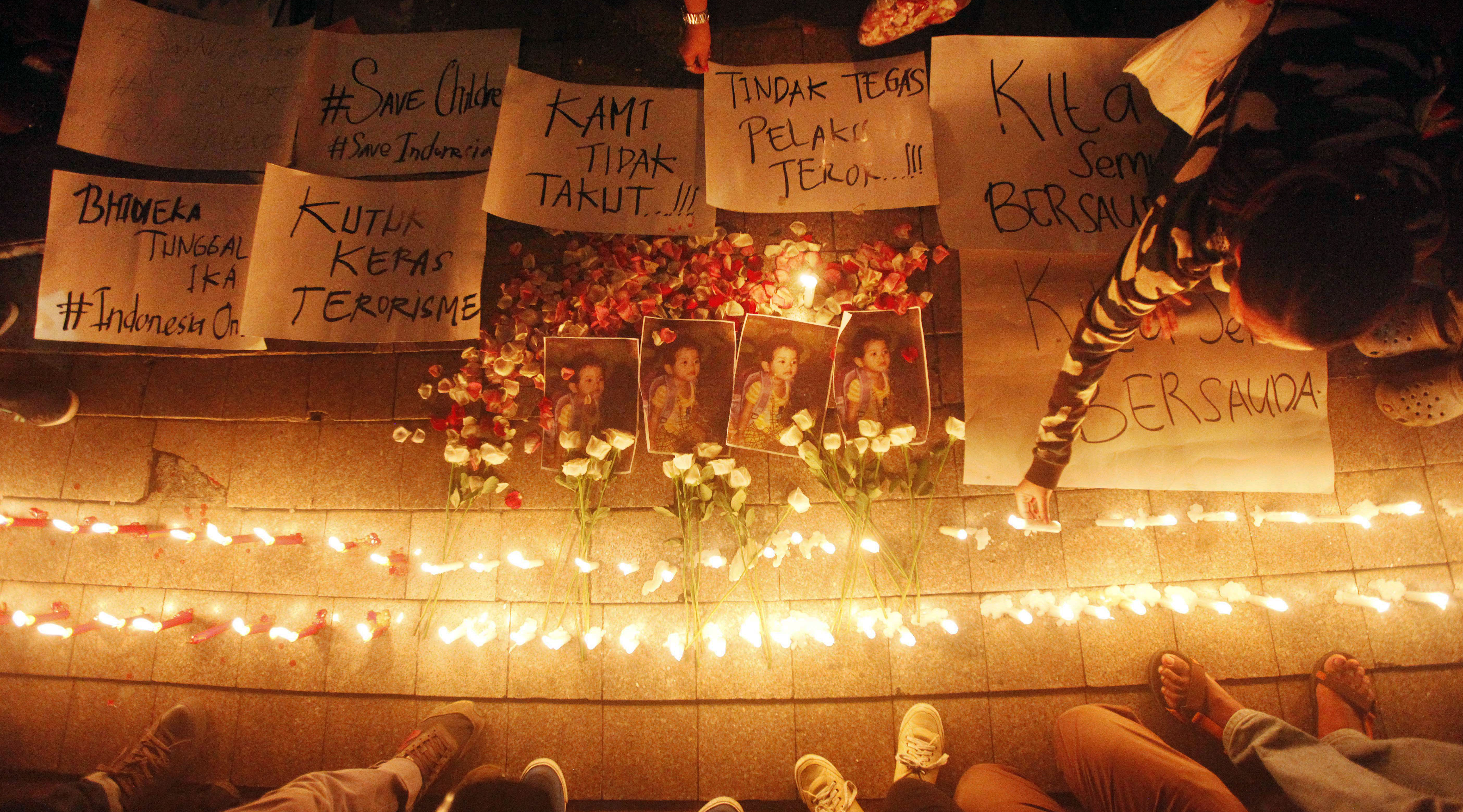 Aksi simpati atas korban tewas tindakan terorisme di Samarinda, Kaltim, yang merupakan seorang anak bernama Intan Olivia.