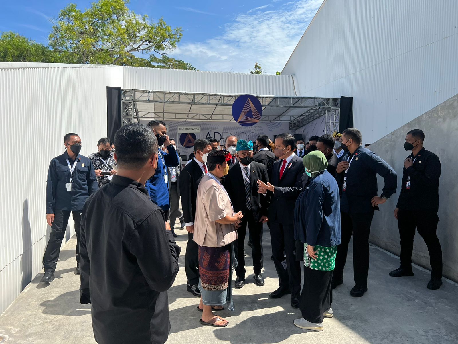 Presiden Joko Widodo mengunjungi Asia Disaster Management & Civil Protection Expo & Conference (Adexco) 2022. 