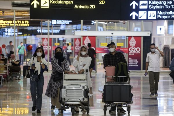 AP II : Di Bandara dan Pesawat Penumpang Masih Wajib Masker