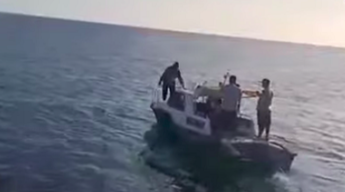 Kapal Ladang Pertiwi tenggelam, sejumlah penumpang yang hilang masih dicari.