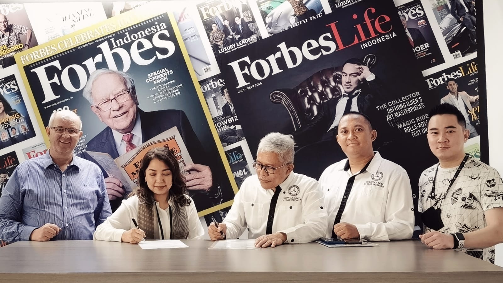Dari kiri : Roger Finnie dan Tanti Juniati (Forbes), Made Hariyantha, Presiden MBSL, Donny Pur, Sekjen MBSL dan  Ryan W, Vice Director MBSL