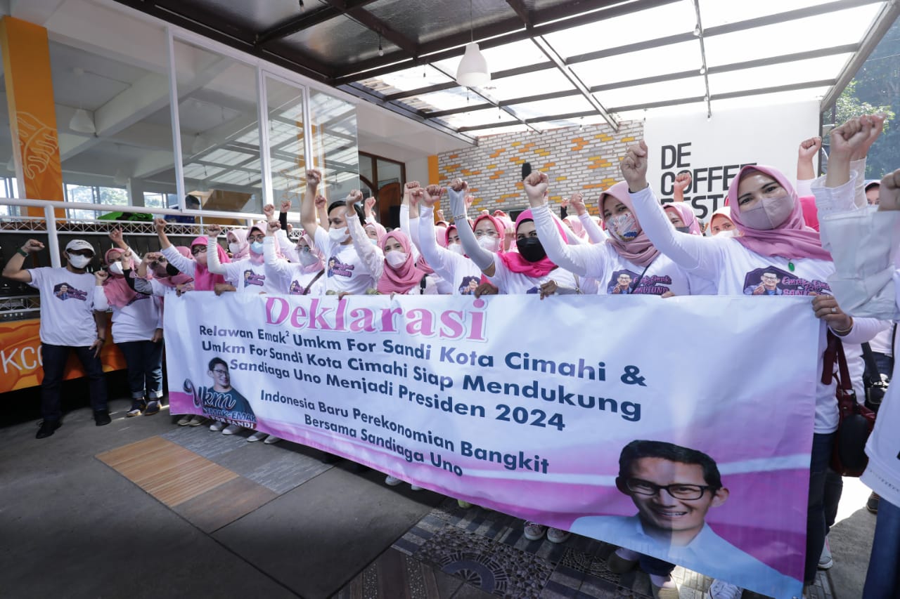 Ratusan Emak - Emak For Sandiuno Cimahi menggelar pelatihan handy craft limbah eceng gondok untuk para UMKM dan emak - emak Kota Cimahi, Jaw