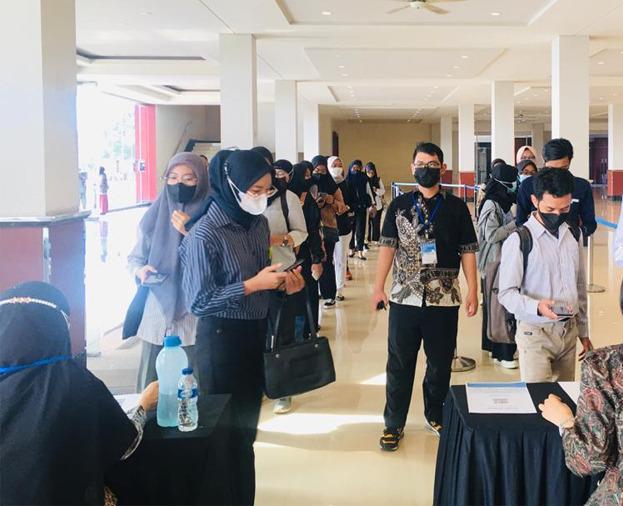 Para peserta mendaftarkan diri untuk mengikuti program Nusa Mandiri JIF (Job Career & Internship Fair) pada Agustus 2022 mendatang.