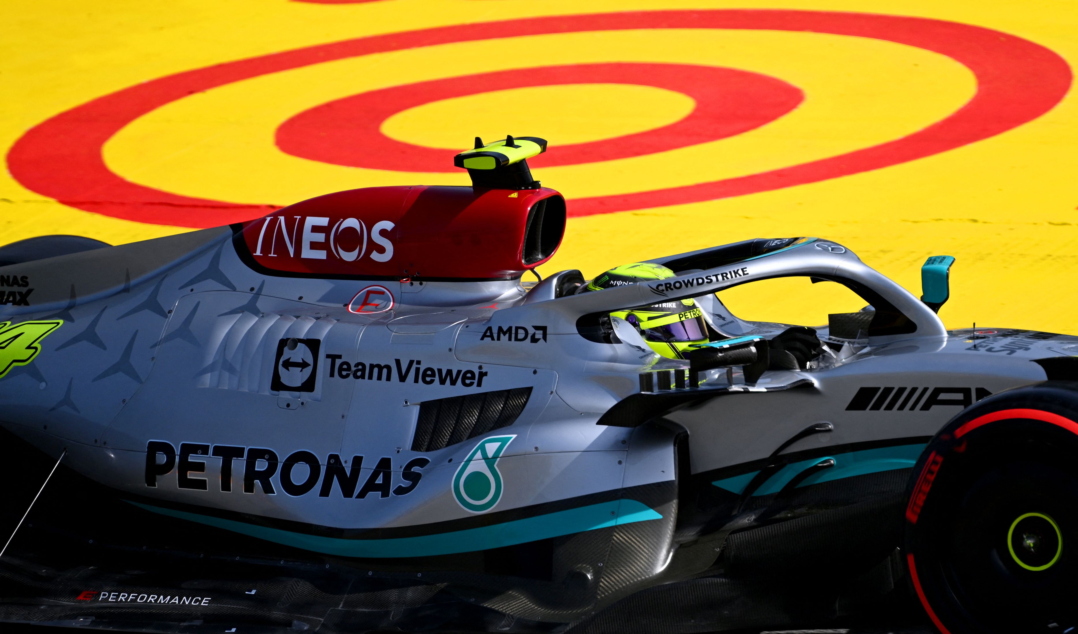 Pembalap Mercedes Lewis Hamilton