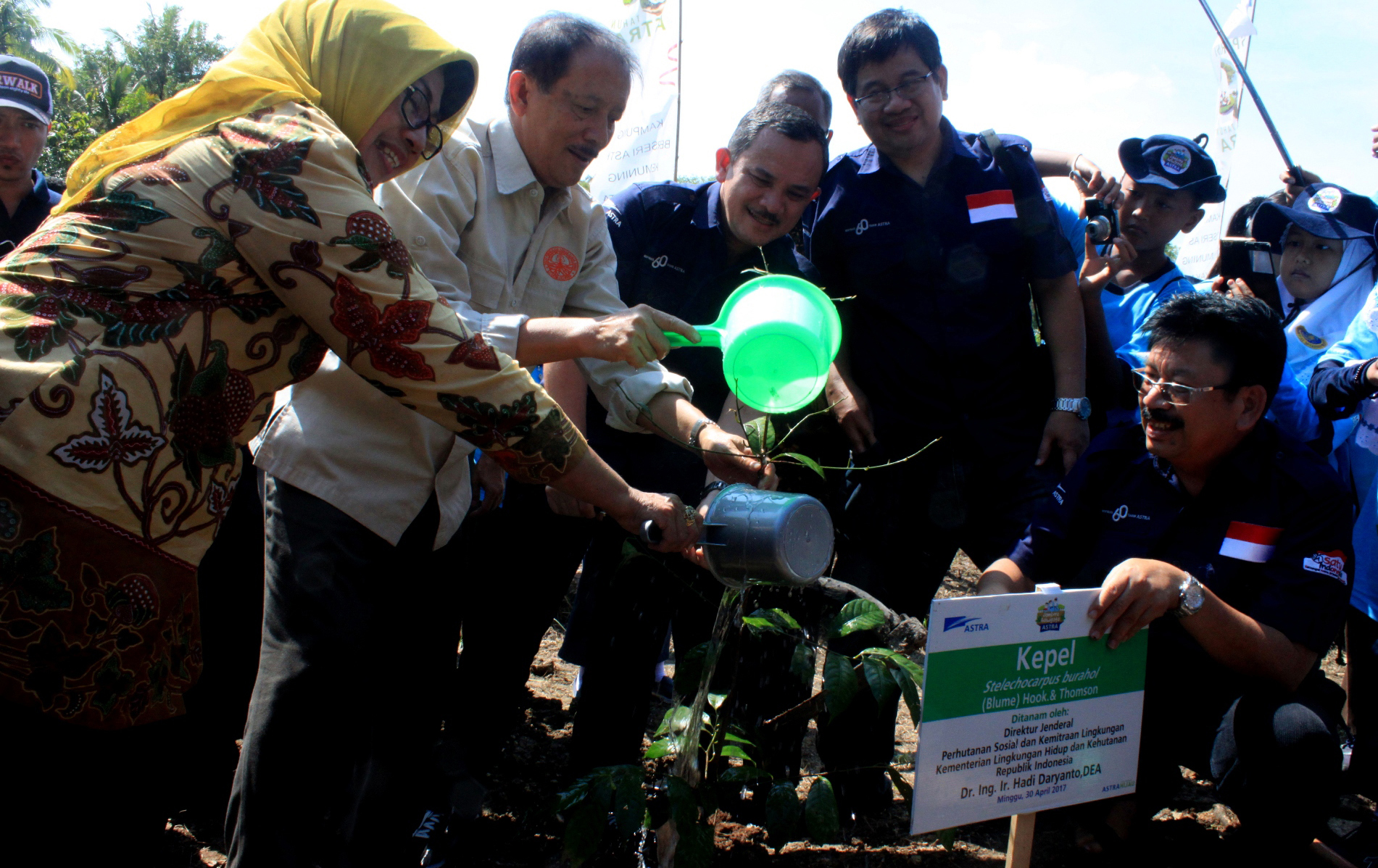 PT Astra Internasional terus melakukan penanaman pohon di sejumlah daerah