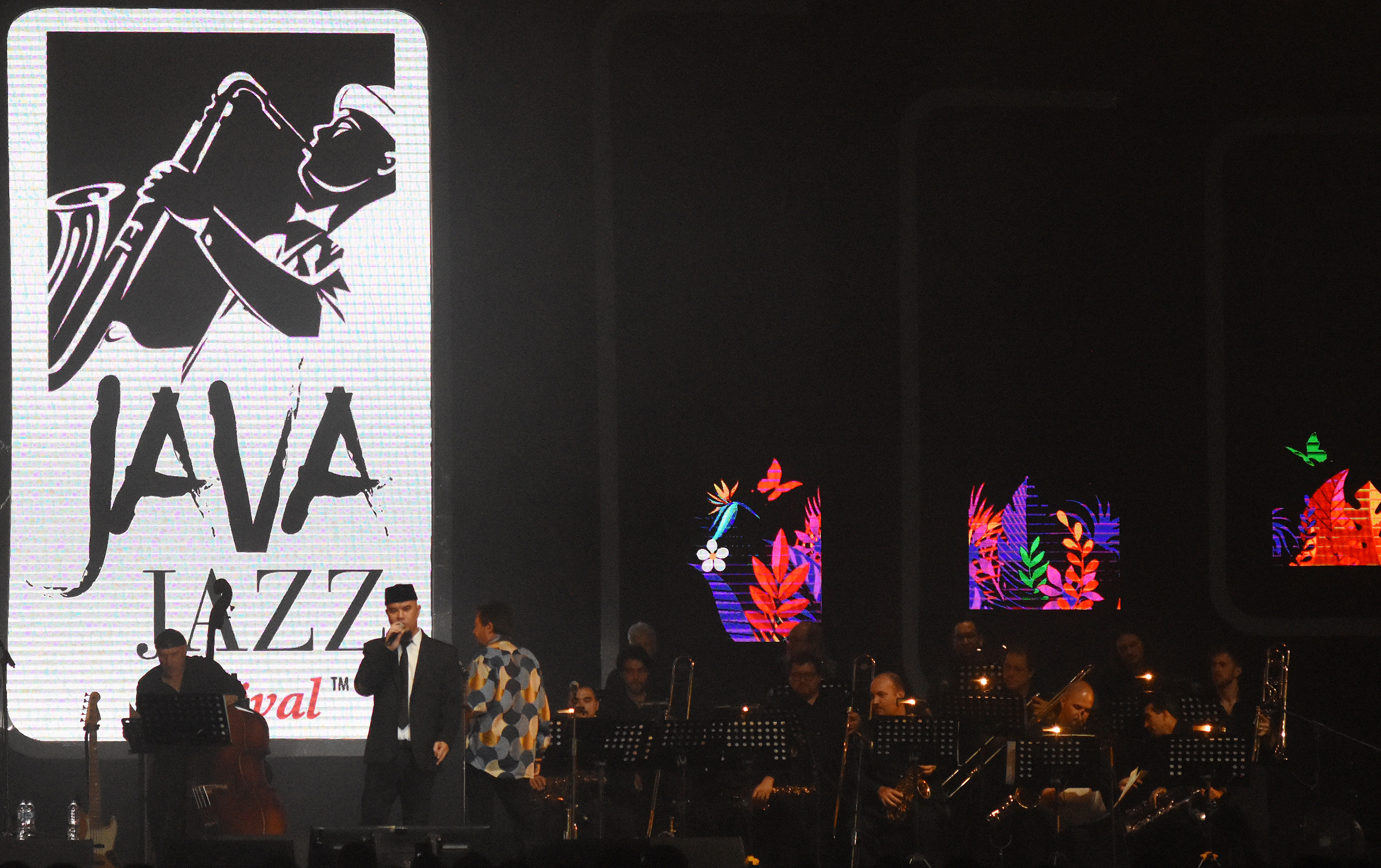 Ahmad Dhani berkolaborasi dengan Ron King Big Band dalam Festival BNI Java Jazz 2022, Sabtu (28/5).