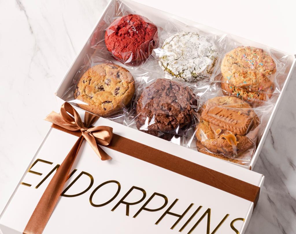 Tiga merk lokal yaitu Endorphins Cookie, Pipiltin Cocoa, dan Toko Kopi Gayo, menjadi hampers lebaran yang diburu konsumen. 