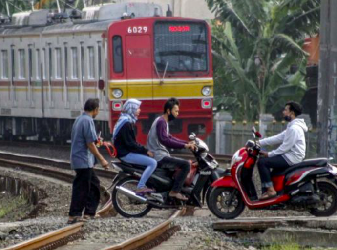 Mulai Malam Ini, Perlintasan KA Dewi Sartika Kota Depok Ditutup