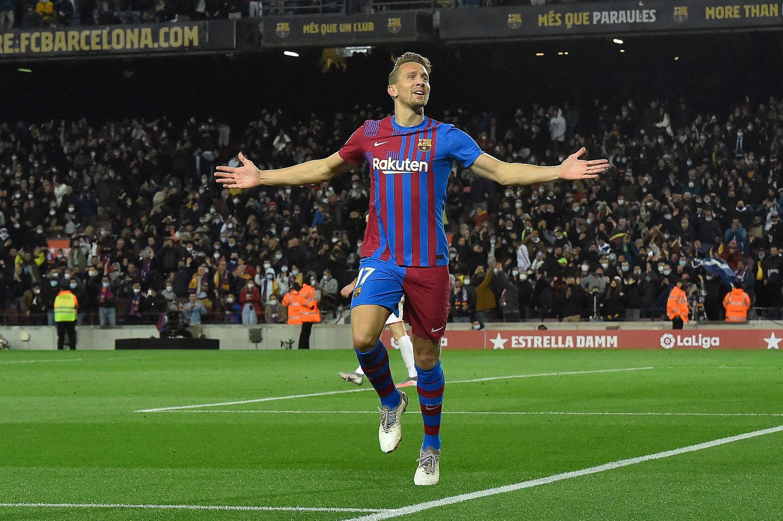 Striker asal Belanda, Luuk de Jong ingin tetap bertahan di Barcelona.