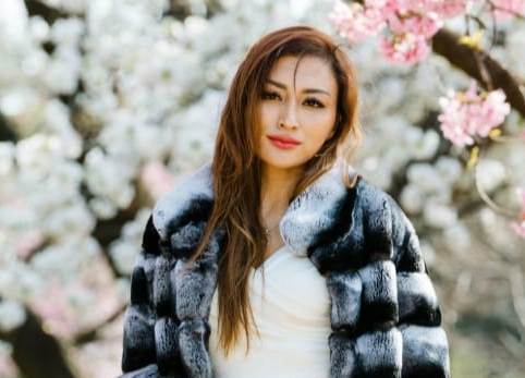 Davina Dee Mampu Ramaikan Restoran yang Sempat Tutup  