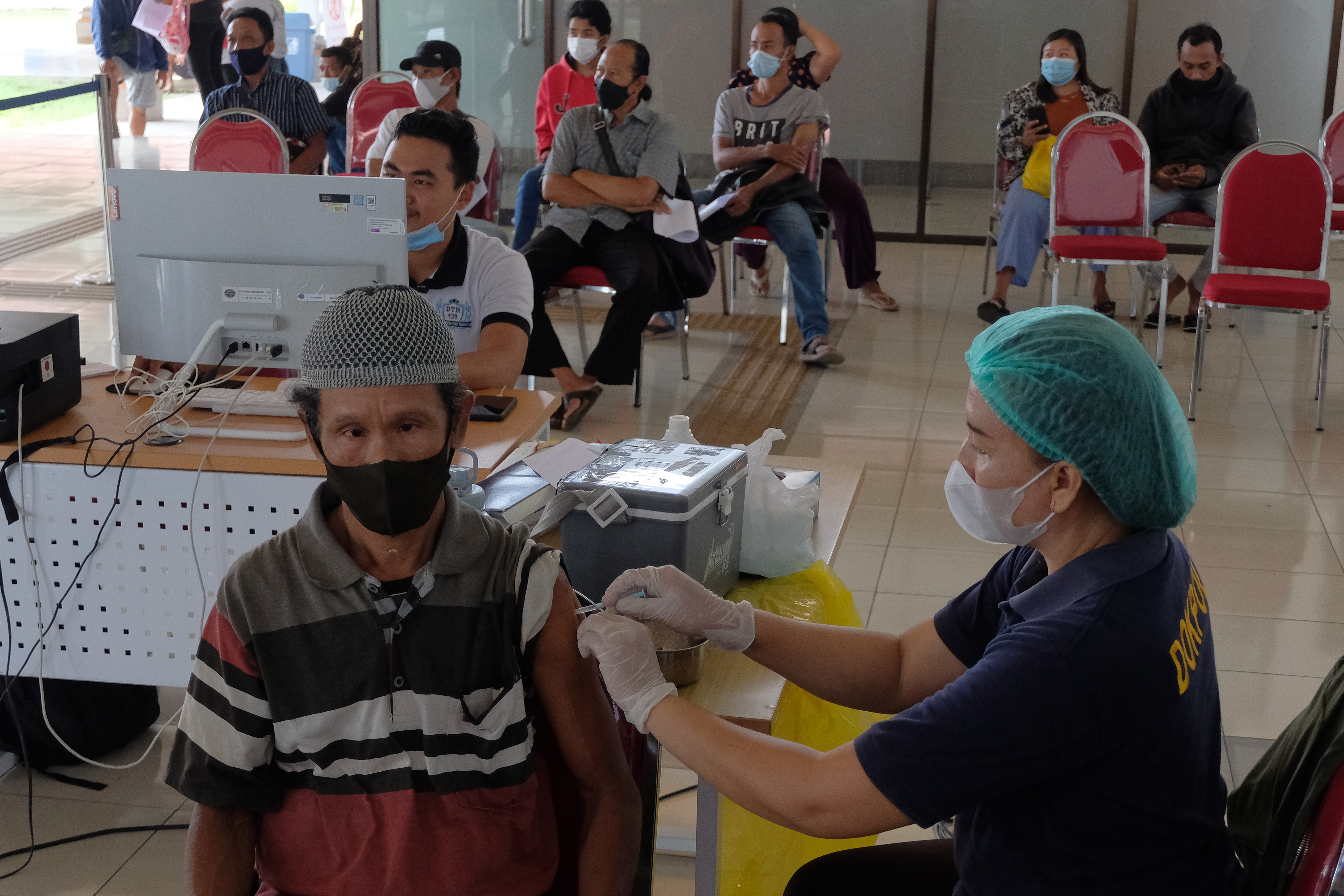 Pandemi Belum Berakhir, Presiden Ajak Masyarakat Lengkapi Dosis Vaksin Covid-19