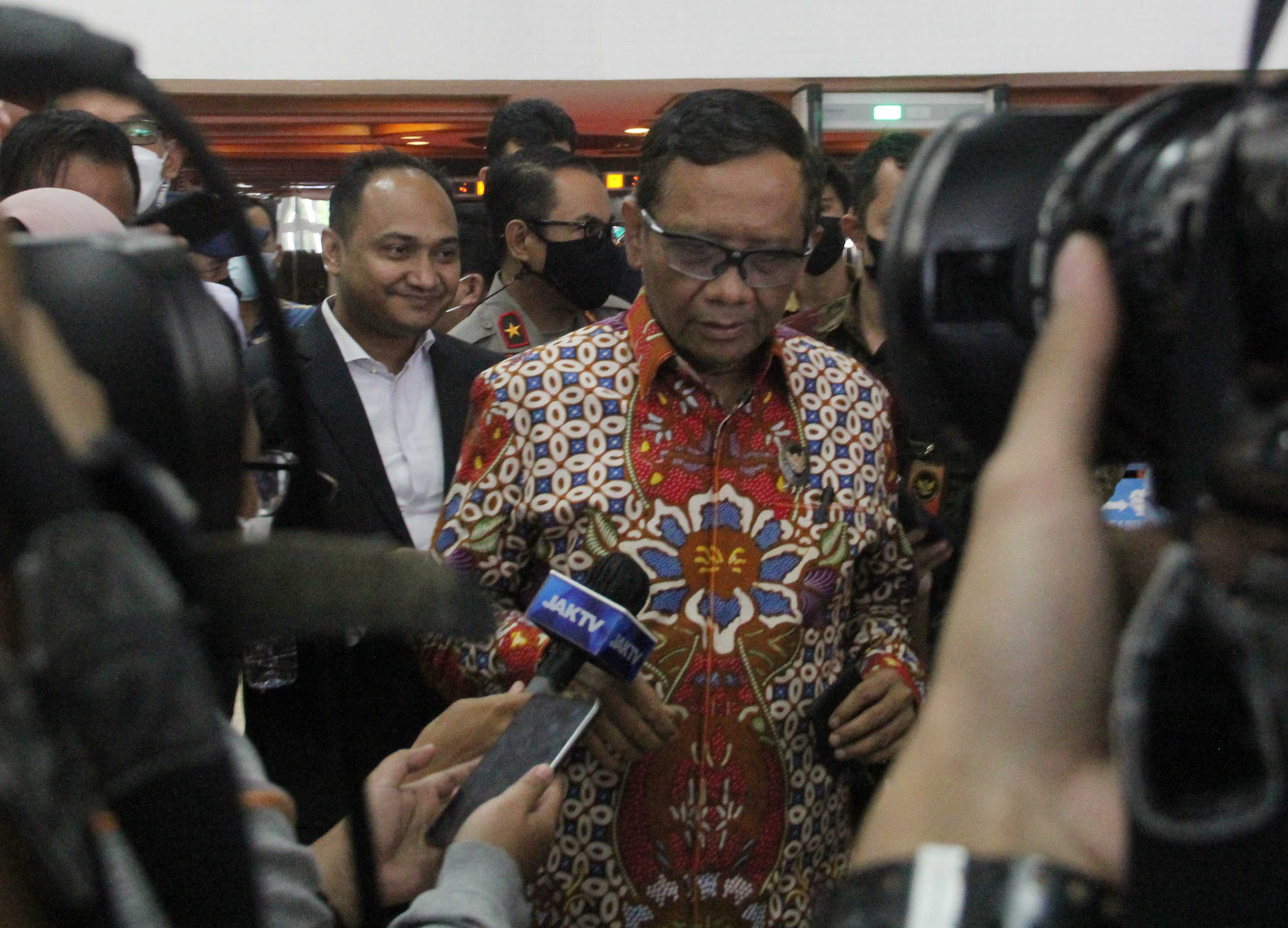 Menko Polhukam Mahfud MD saat memberikan keterangan pers.
