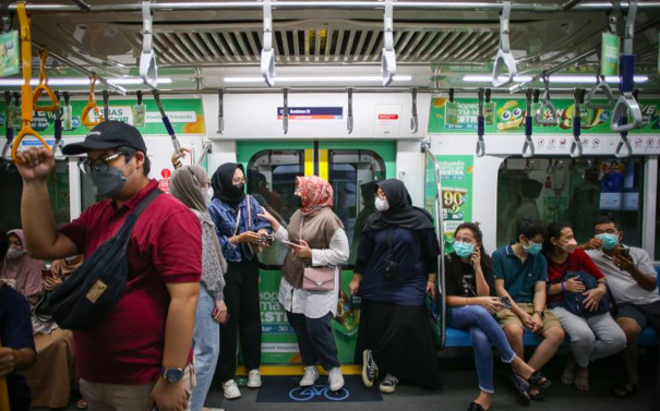 Mulai Besok, MRT Beroperasi Hingga Pukul 23.00 WIB
