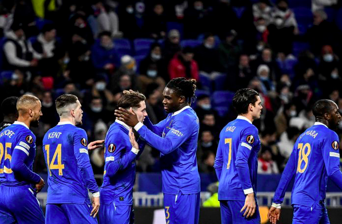 Para pemain Rangers melakukan selebrasi usai mencetak gol ke gawang lawan.